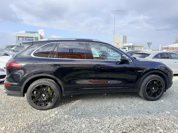S  E-hybrid  plug-in