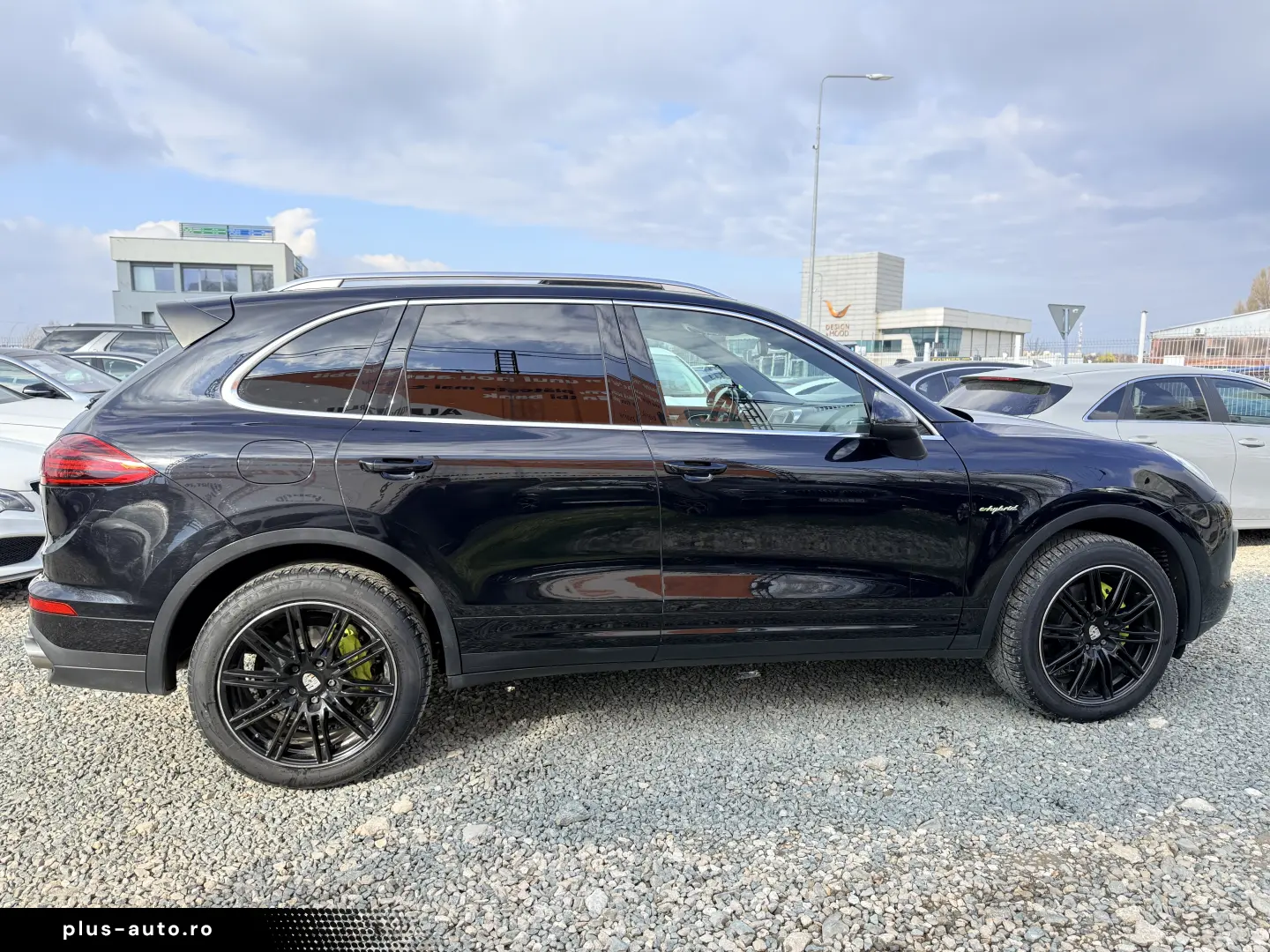 S  E-hybrid  plug-in