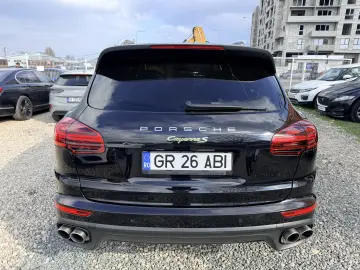 S  E-hybrid  plug-in