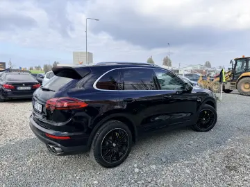 S  E-hybrid  plug-in
