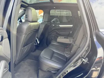 S  E-hybrid  plug-in