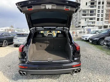 S  E-hybrid  plug-in