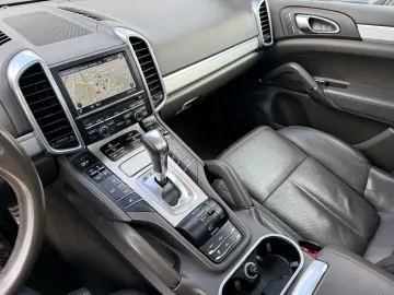S  E-hybrid  plug-in