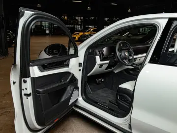 PORSCHE Cayenne Coupe Turbo E-Hybrid