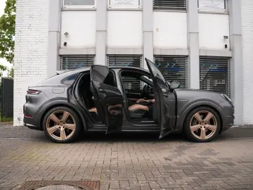 PORSCHE E-Hybrid Coupé SPORTDESIGN-AHK-22 -LEDER BEIGE