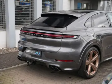 PORSCHE E-Hybrid Coupé