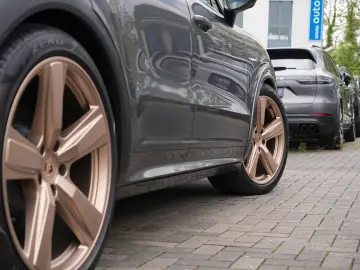 PORSCHE E-Hybrid Coupé