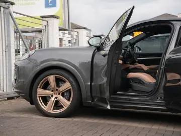 PORSCHE E-Hybrid Coupé
