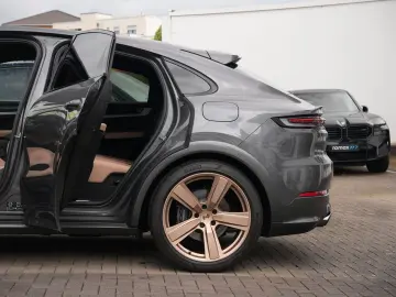 PORSCHE E-Hybrid Coupé
