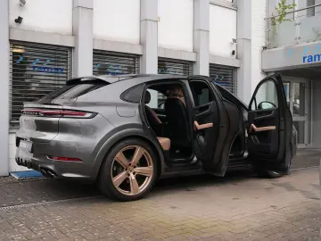 PORSCHE E-Hybrid Coupé
