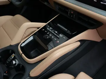 PORSCHE E-Hybrid Coupé