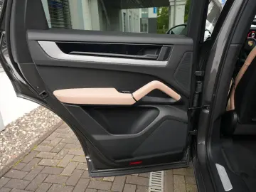 PORSCHE E-Hybrid Coupé