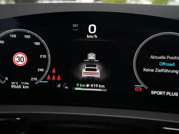 PORSCHE E-Hybrid Coupé
