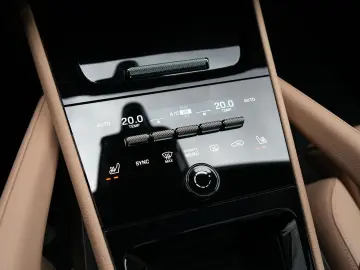 PORSCHE E-Hybrid Coupé