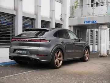 PORSCHE E-Hybrid Coupé