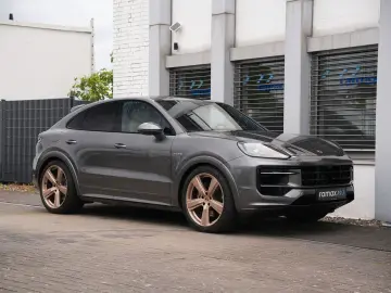 PORSCHE E-Hybrid Coupé