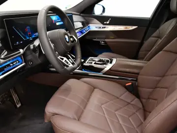 BMW 740d xDrive M Sport FOND TV EXECUTIVE 360