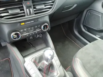 Ford Kuga ST-Line X PANO AHK KAM ACC NAVI