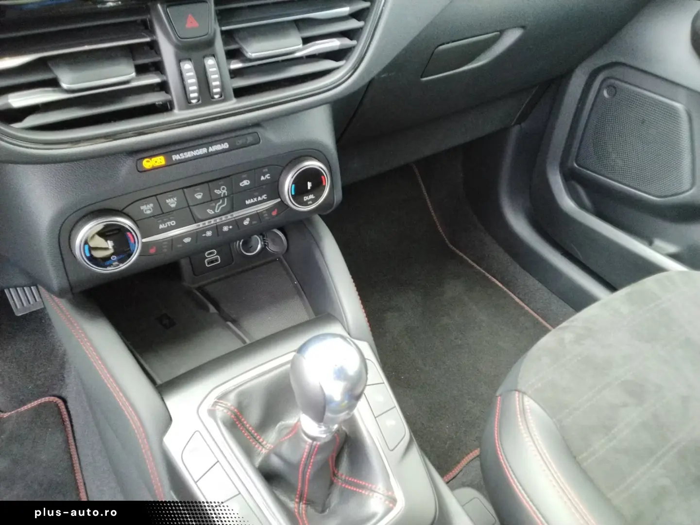 Ford Kuga ST-Line X PANO AHK KAM ACC NAVI