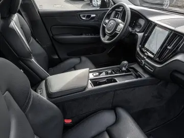 VOLVO XC60 T8 AWD Plus Dark 360 4xSHZ ACC AUT EL.HECK