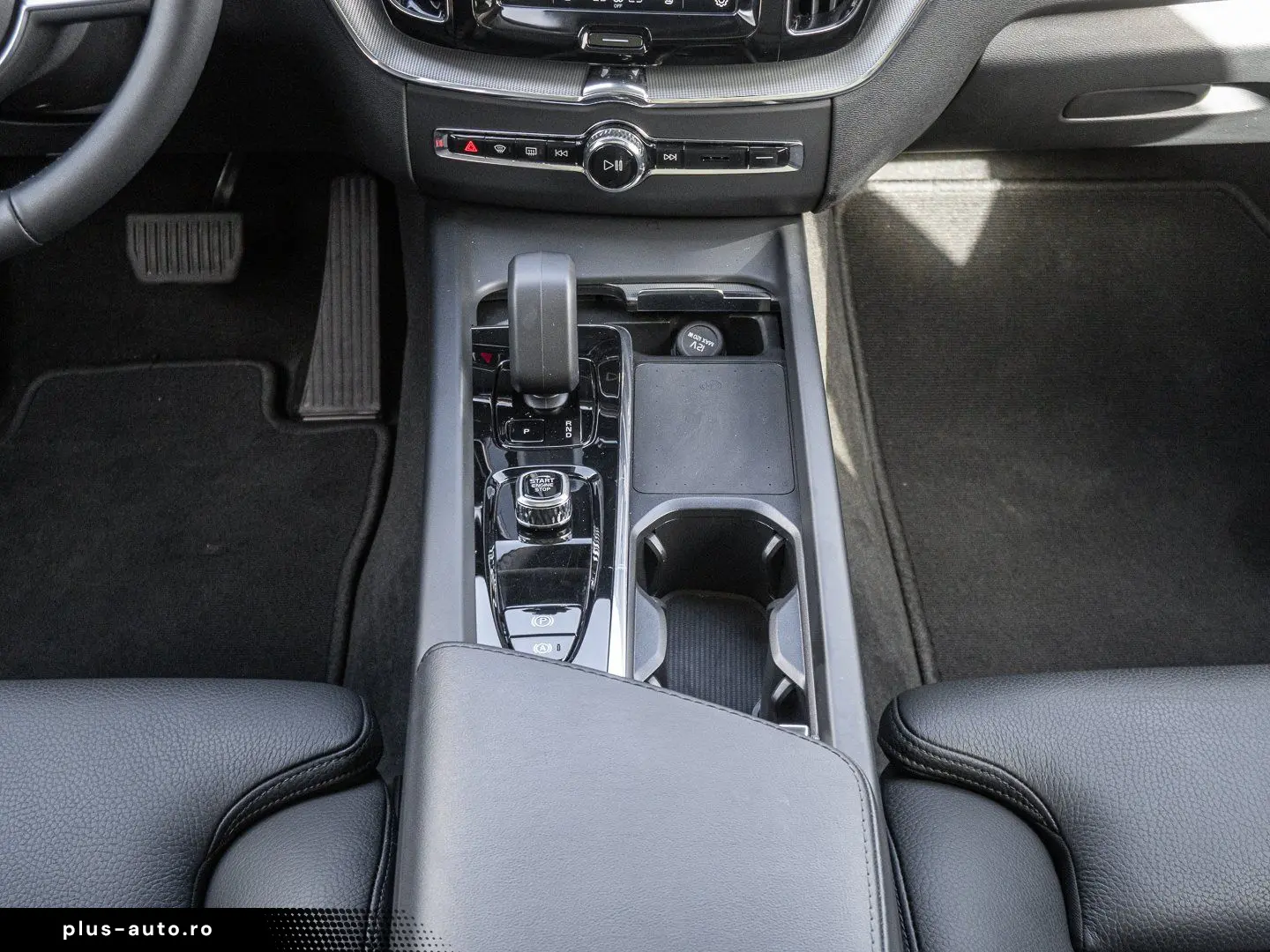 VOLVO XC60 T8 AWD Plus Dark 360 4xSHZ ACC AUT EL.HECK