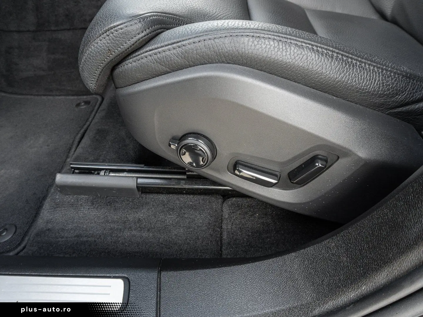 VOLVO XC60 T8 AWD Plus Dark 360 4xSHZ ACC AUT EL.HECK