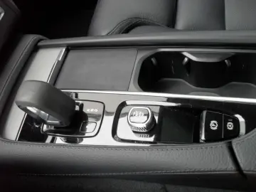 VOLVO XC90 T8  AWD Panorama   360    HUD