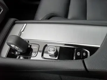 VOLVO XC90 T8  AWD Panorama   360    HUD