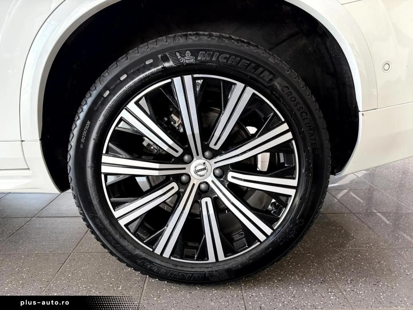 VOLVO XC90 B5 AWD Plus Bright LED Pano ACC 360 H&K 7-S