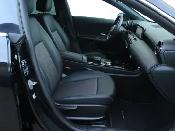 Mercedes-Benz Cla-180