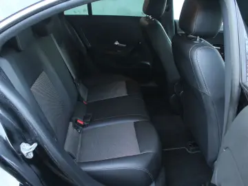 Mercedes-Benz Cla-180