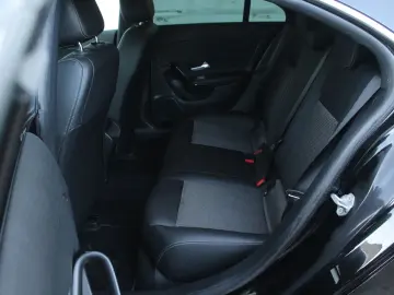 Mercedes-Benz Cla-180