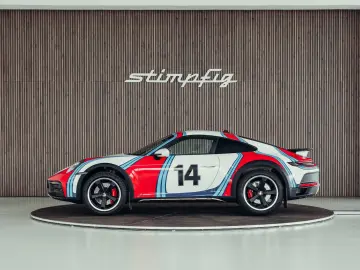 PORSCHE 992 Dakar  Martini Design  1. Hand  Burmester