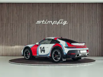 PORSCHE 992 Dakar  Martini Design  1. Hand  Burmester