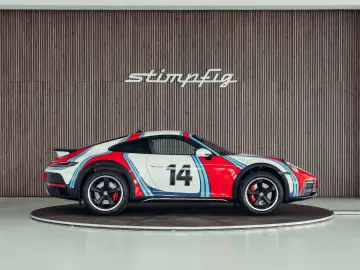 PORSCHE 992 Dakar  Martini Design  1. Hand  Burmester