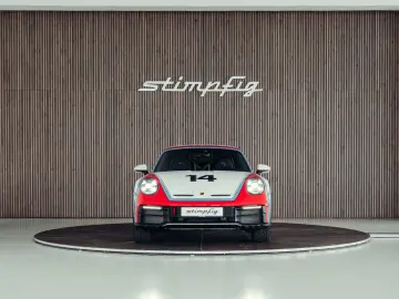 PORSCHE 992 Dakar  Martini Design  1. Hand  Burmester