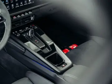 PORSCHE 992 Dakar  Martini Design  1. Hand  Burmester