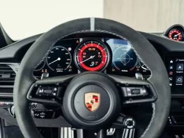 PORSCHE 992 Dakar  Martini Design  1. Hand  Burmester