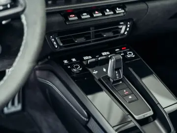 PORSCHE 992 Dakar  Martini Design  1. Hand  Burmester