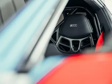 PORSCHE 992 Dakar  Martini Design  1. Hand  Burmester