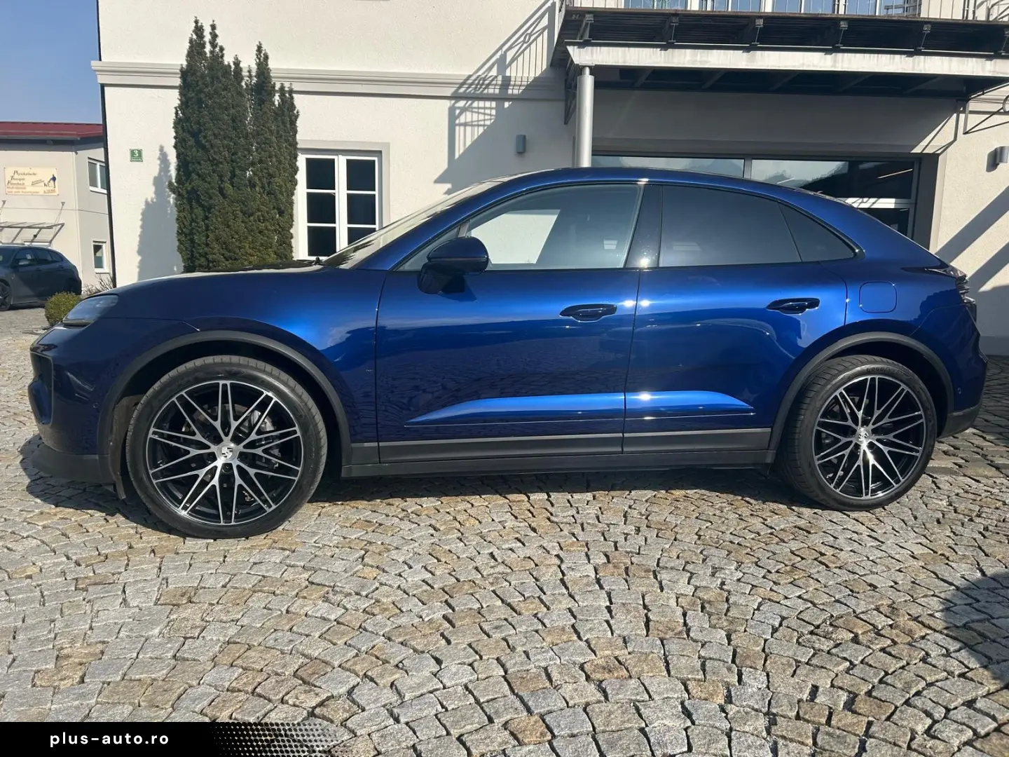 PORSCHE Macan 4 Panorama Luft CarPlay MatrixLED BOSE 22