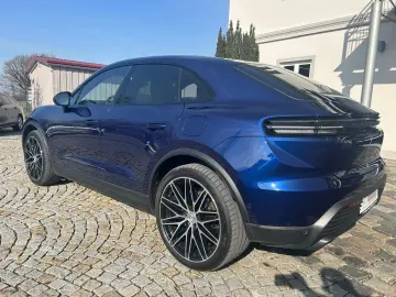 PORSCHE Macan 4 Panorama Luft CarPlay MatrixLED BOSE 22