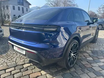 PORSCHE Macan 4 Panorama Luft CarPlay MatrixLED BOSE 22