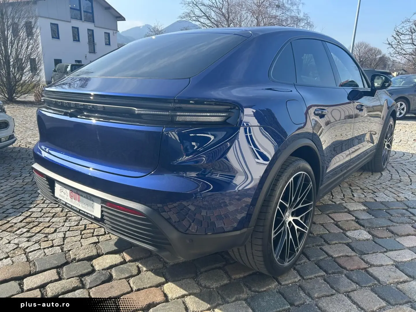 PORSCHE Macan 4 Panorama Luft CarPlay MatrixLED BOSE 22