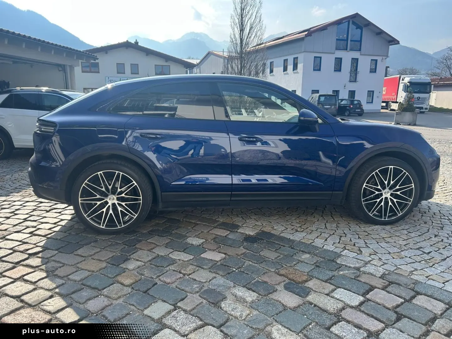 PORSCHE Macan 4 Panorama Luft CarPlay MatrixLED BOSE 22