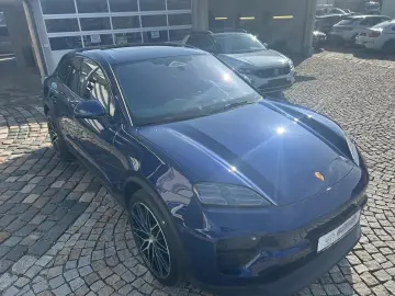 PORSCHE Macan 4 Panorama Luft CarPlay MatrixLED BOSE 22