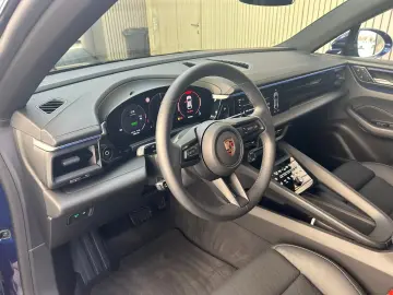 PORSCHE Macan 4 Panorama Luft CarPlay MatrixLED BOSE 22