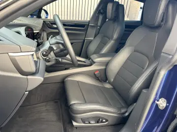 PORSCHE Macan 4 Panorama Luft CarPlay MatrixLED BOSE 22