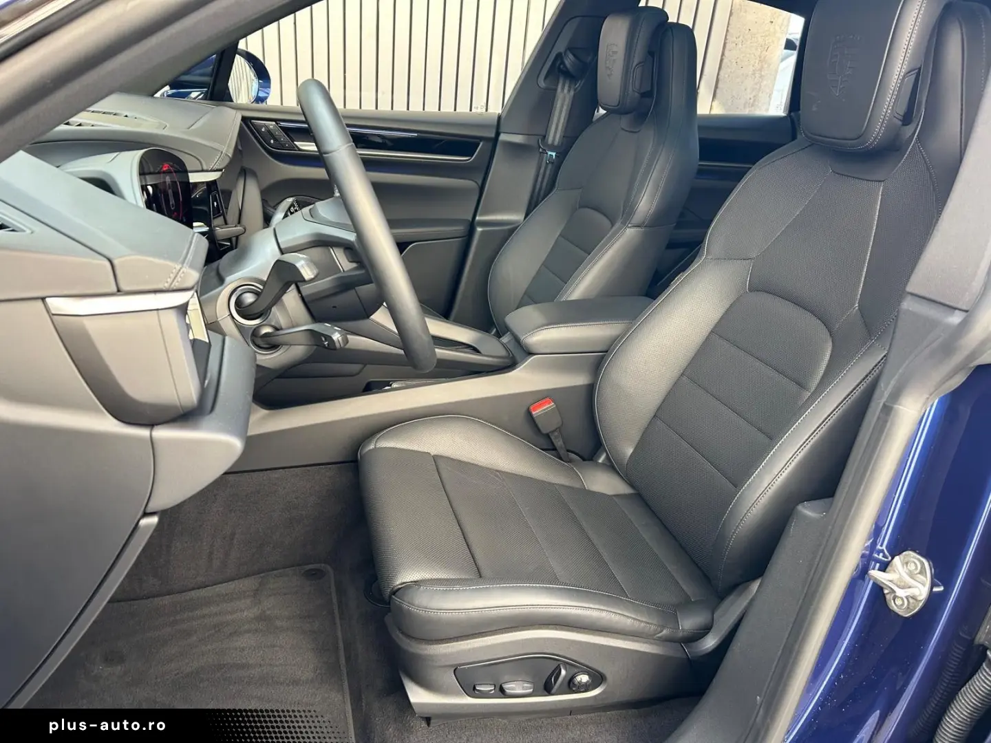 PORSCHE Macan 4 Panorama Luft CarPlay MatrixLED BOSE 22