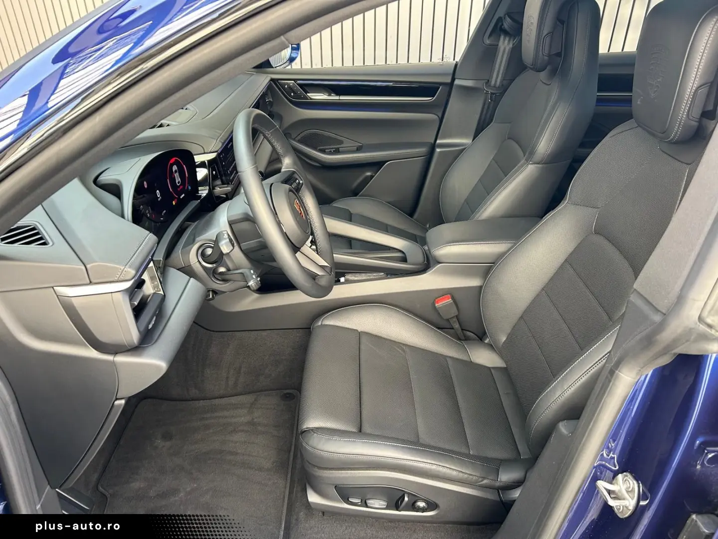 PORSCHE Macan 4 Panorama Luft CarPlay MatrixLED BOSE 22